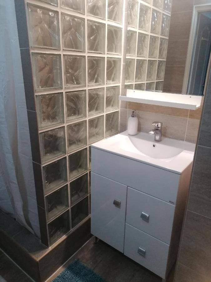 דירות Gödöllő Dozsa Apartman מראה חיצוני תמונה
